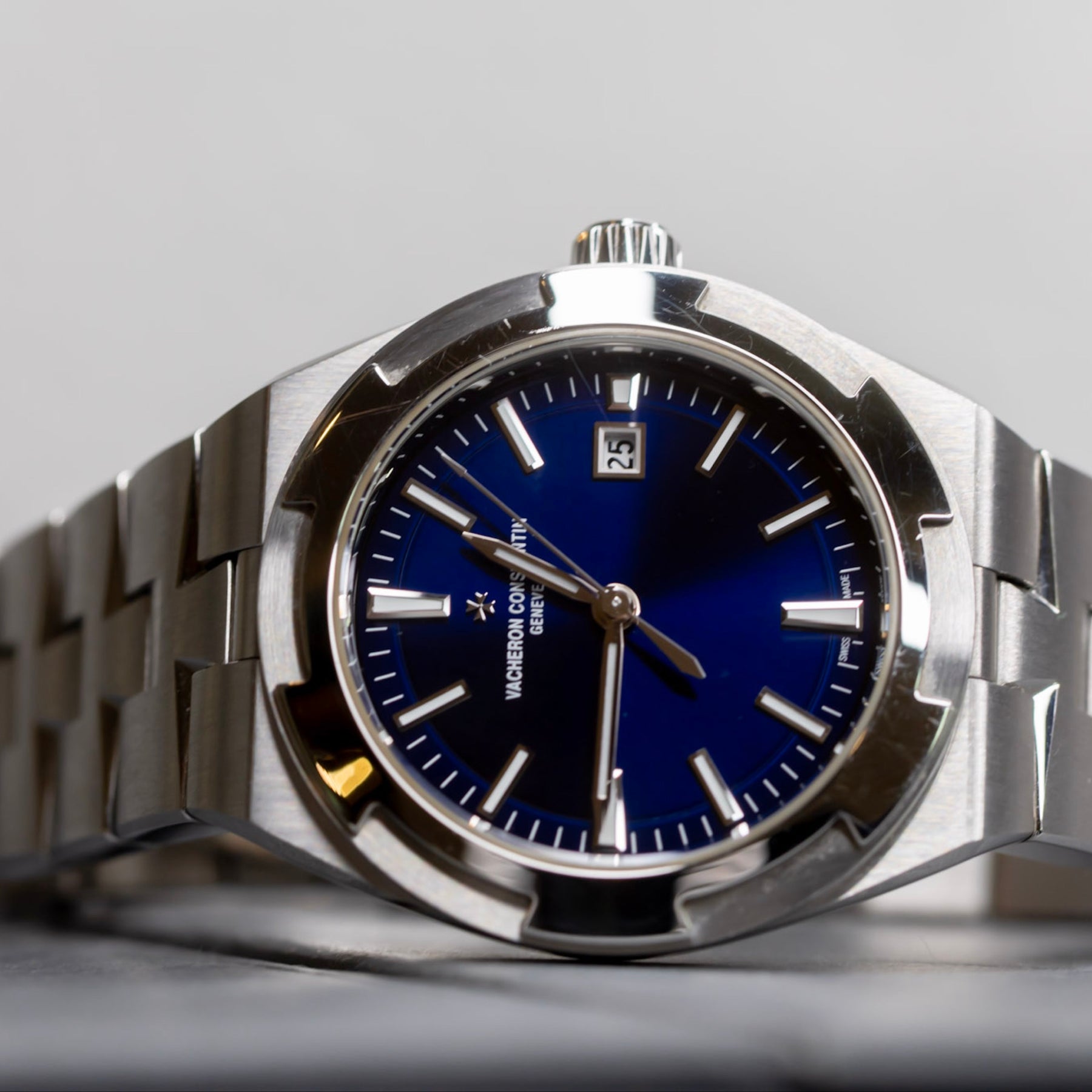Vacheron Constantin Overseas 34mm 4600V/200A-B980 (2024) Full Set Stainless Steel + Extra Straps