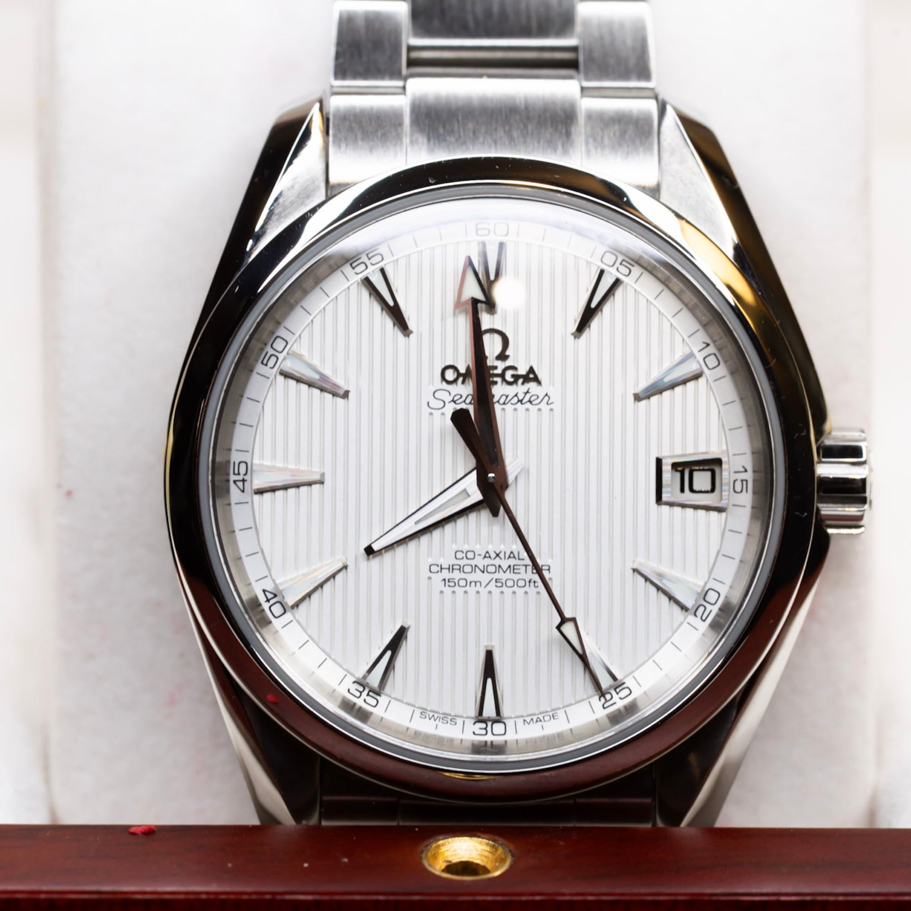 Omega Seamaster Aqua Terra 2016 watch with white lacquered dial and stainless steel bracelet.