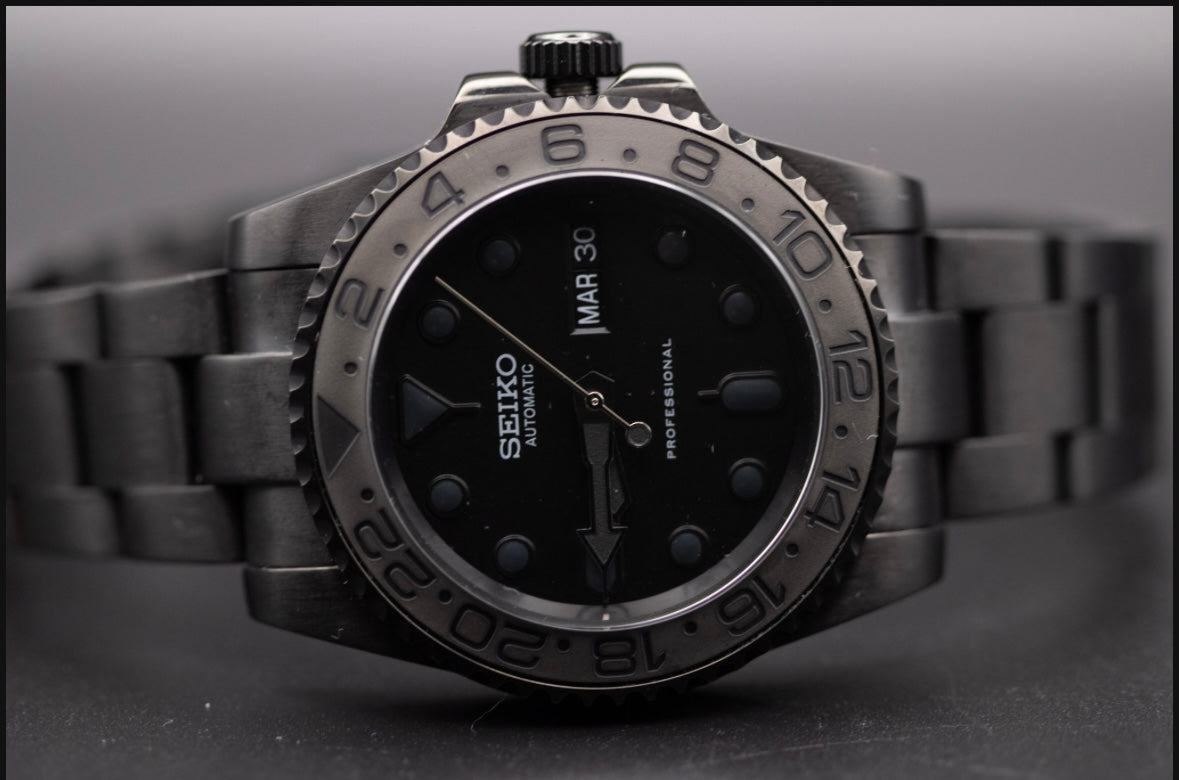 Seikomod Black on Black Diver image 2