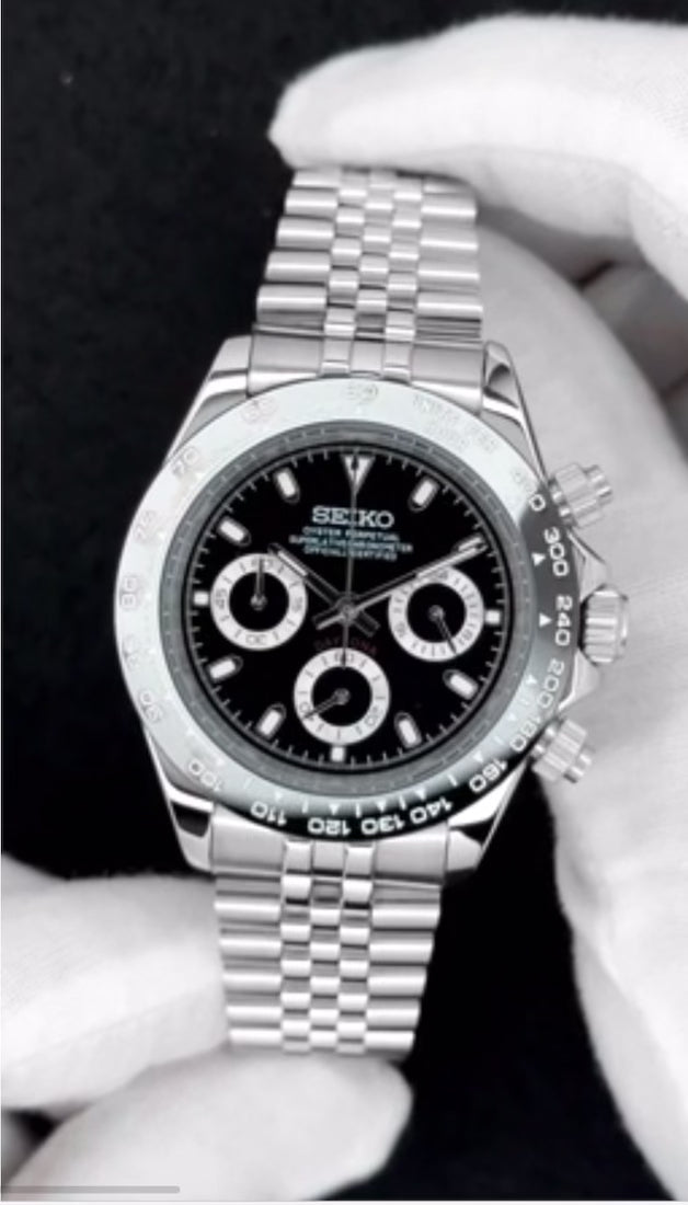 Black and silver chronograph daytona